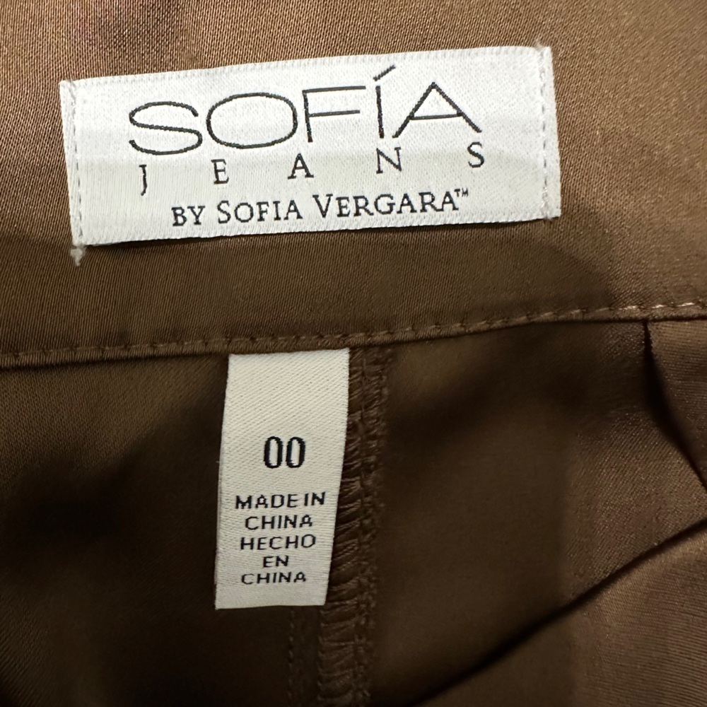 #6)  Sofia vergara soft like silk but more thicker material, cargo style pants. - Picture 9 of 10